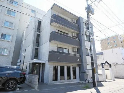 Luxe 山鼻【1階】の外観