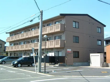 ファミーユ飛高【2階】の外観