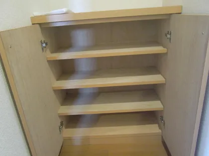 アイビーコート弐番館【1階】の玄関