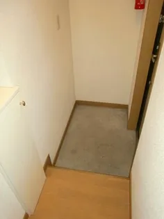 シンフォニー宮下【2階】の玄関