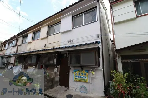 大阪府四條畷市楠公2丁目【テラスハウス】の外観