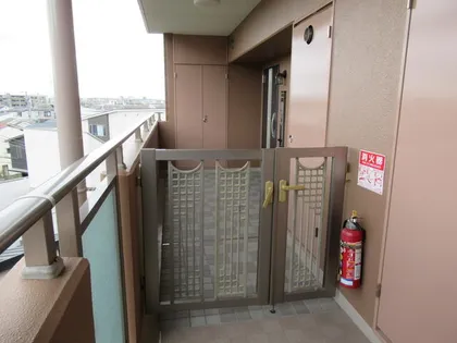 エルアンジュ門戸岡田町【4階】の玄関