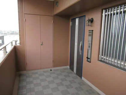 エルアンジュ門戸岡田町【4階】の玄関