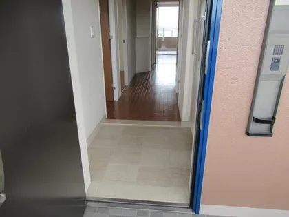 エルアンジュ門戸岡田町【4階】の玄関