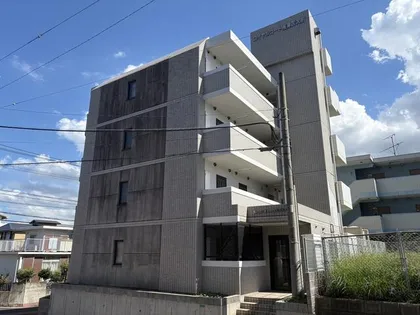 ロイヤルコート産業医大前【401号室】の外観