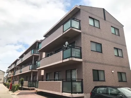 セントラルメゾン【3階】の外観