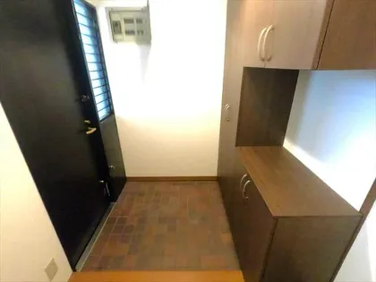 フローラ観音林【2階】の玄関