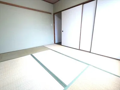 フローラ観音林【2階】の内装