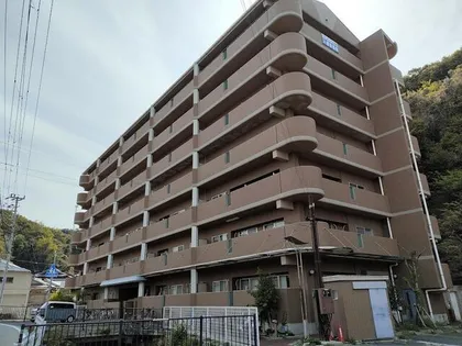 兵庫県淡路市岩屋【マンション】の外観