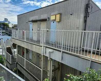 大倉山ハイツC棟【1階】の外観