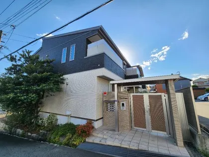 ヴィラージュ山手【1階】の外観