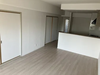 ニューコーポ松蔭【307号室】の居間