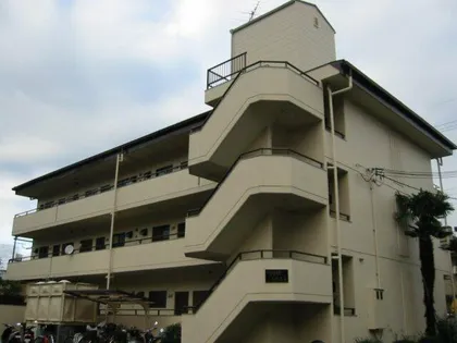 ハウスくらもと【3階】の外観