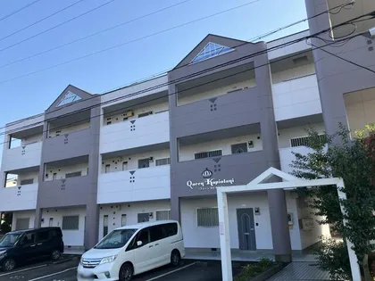 クイーンカピオラニ【3階】の外観