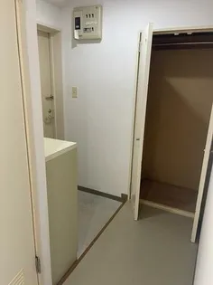 郡マンション【505号室】の玄関