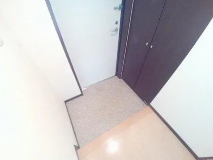 ボヌール恋野【3階】の玄関