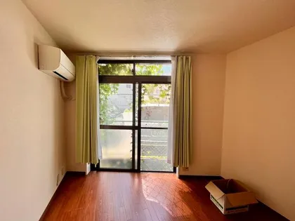 グリューネンハイム【1階】の玄関