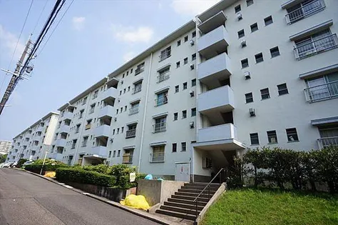 藤山台団地120号棟の画像