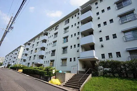 藤山台団地120号棟の画像