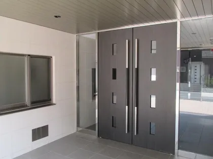 ナウヴィレッジ港【0303号室】の玄関