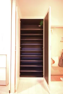 ボアビアージュ【205号室】の玄関