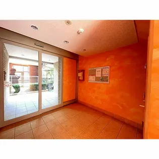 アンバーサルM【2階】の玄関