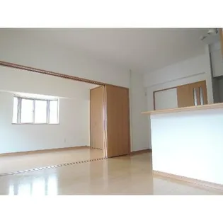 アンバーサルM【2階】の居間