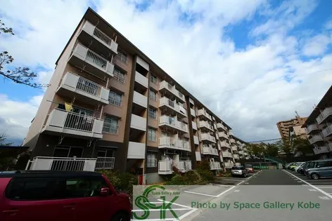 兵庫県神戸市北区有野台2丁目【マンション】の外観