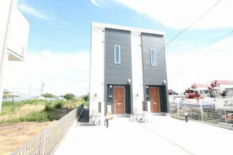 愛知県碧南市湖西町3丁目【テラスハウス】の外観