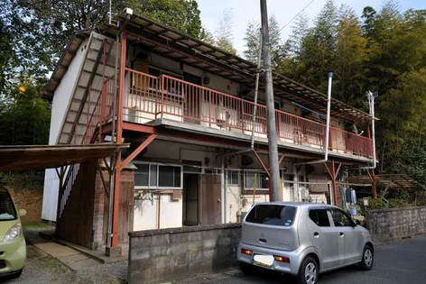 福岡県鞍手郡小竹町大字赤地【アパート】の外観