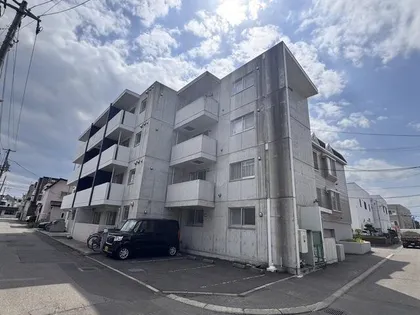 MANY'S COURTの画像