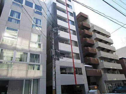 カレラ近代美術館前の画像