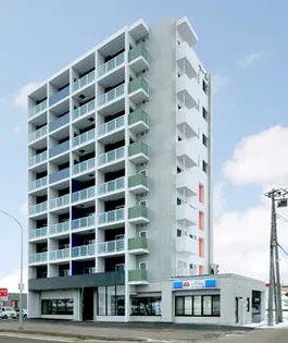 ラ トゥールにれの木通りの画像