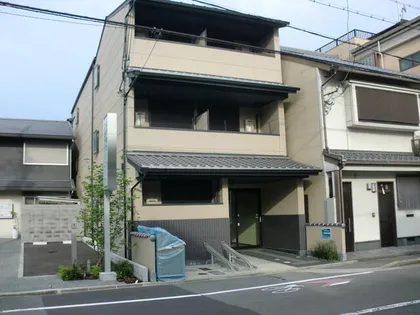 京都府京都市下京区西洞院通正面下る鍛冶屋町【マンション】の外観