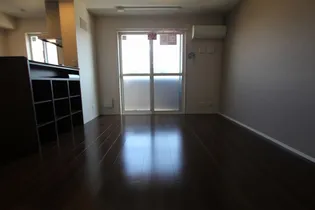 ポートサイドヴィラ Ⅱ【102号室】の居間