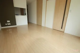 グランドール川口 C棟【101号室】の居間