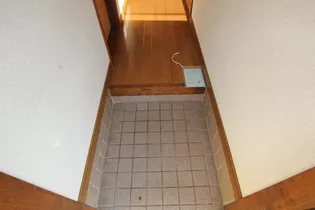 世良アパート【201号室】の玄関