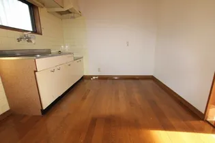 世良アパート【201号室】の居間