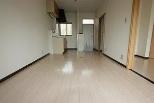 レジデンス英【103号室】の居間