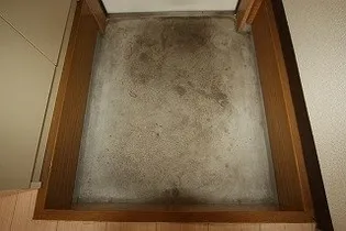 レジデンス英【103号室】の玄関