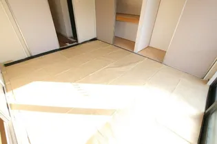 YMハイツ A棟【102号室】の居間