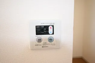 YMハイツ A棟【102号室】の居間