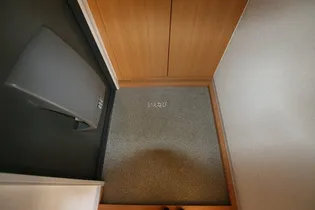 YMハイツ A棟【102号室】の居間