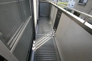 YMハイツ A棟【102号室】の居間