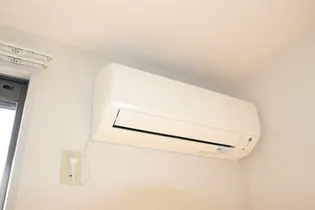 YMハイツ A棟【102号室】の居間