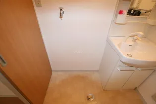 YMハイツ A棟【102号室】の居間