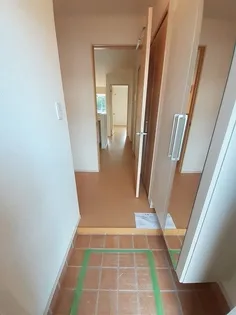 フレスクーラB【102号室】の玄関