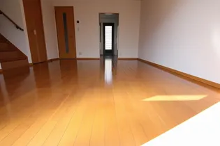 アヴァンティ・ラルバ【102号室】の居間