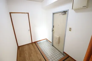 パルコ長和島【107号室】の玄関