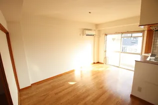 パルコ長和島【0406号室】の居間